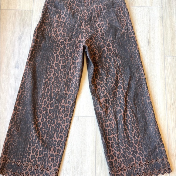 Anthro Entro Leopard Print
Wide Leg Jeans Size L NWT
Eyelet Hem Statement Denim - Picture 6 of 13